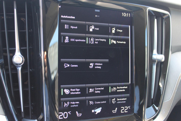 Volvo V60 T6 350PK Plug-in hybrid AWD Plus Bright Long Range / 19" lichtmetalen velgen / Harman Kardon Audio / Adaptieve Cruise Control / Elektrisch verstelbare voorstoelen met geheugen