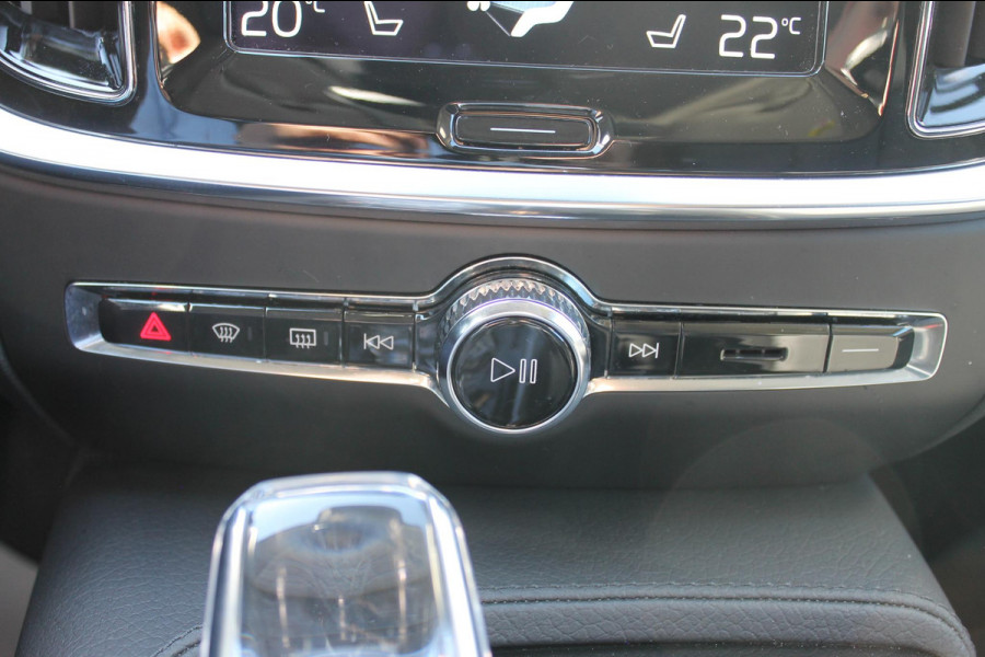 Volvo V60 T6 350PK Plug-in hybrid AWD Plus Bright Long Range / 19" lichtmetalen velgen / Harman Kardon Audio / Adaptieve Cruise Control / Elektrisch verstelbare voorstoelen met geheugen