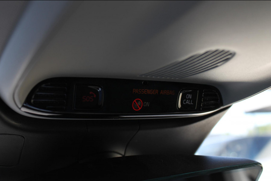 Volvo V60 T6 350PK Plug-in hybrid AWD Plus Bright Long Range / 19" lichtmetalen velgen / Harman Kardon Audio / Adaptieve Cruise Control / Elektrisch verstelbare voorstoelen met geheugen