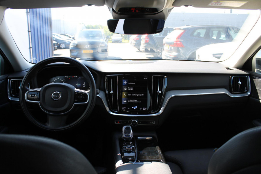 Volvo V60 T6 350PK Plug-in hybrid AWD Plus Bright Long Range / 19" lichtmetalen velgen / Harman Kardon Audio / Adaptieve Cruise Control / Elektrisch verstelbare voorstoelen met geheugen