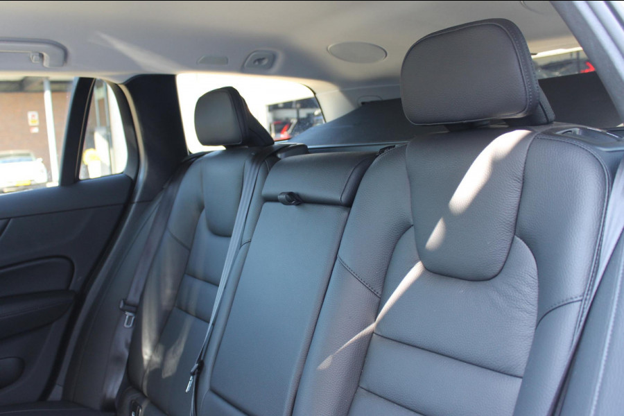 Volvo V60 T6 350PK Plug-in hybrid AWD Plus Bright Long Range / 19" lichtmetalen velgen / Harman Kardon Audio / Adaptieve Cruise Control / Elektrisch verstelbare voorstoelen met geheugen