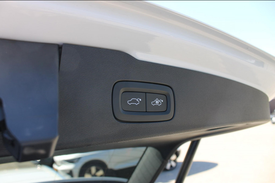 Volvo V60 T6 350PK Plug-in hybrid AWD Plus Bright Long Range / 19" lichtmetalen velgen / Harman Kardon Audio / Adaptieve Cruise Control / Elektrisch verstelbare voorstoelen met geheugen