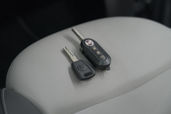 Fiat 500 1.0 Hybrid Dolcevita | Panoramadak | Apple Carplay | Parkeersensoren | Climate Control