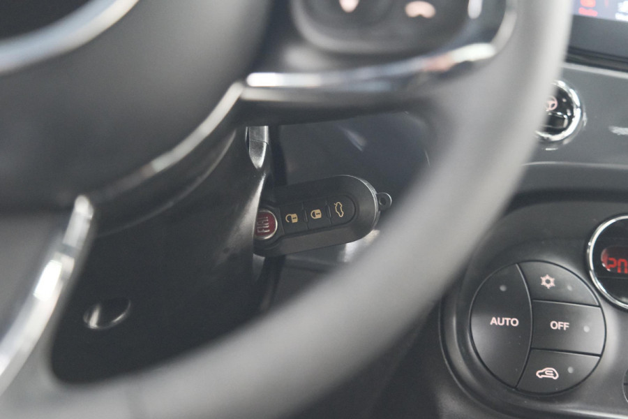 Fiat 500 1.0 Hybrid Dolcevita | Panoramadak | Apple Carplay | Parkeersensoren | Climate Control