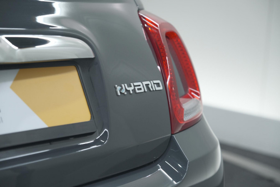 Fiat 500 1.0 Hybrid Dolcevita | Panoramadak | Apple Carplay | Parkeersensoren | Climate Control