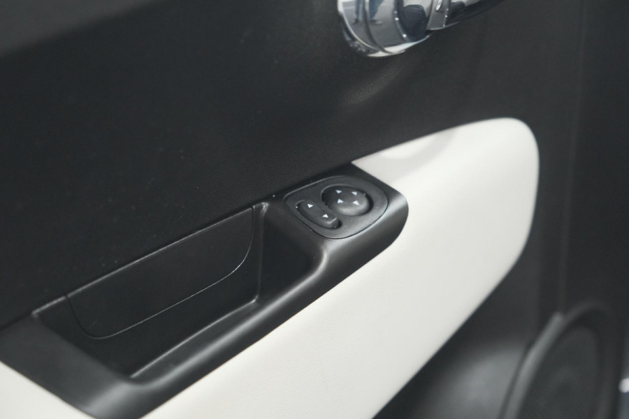 Fiat 500 1.0 Hybrid Dolcevita | Panoramadak | Apple Carplay | Parkeersensoren | Climate Control