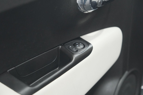 Fiat 500 1.0 Hybrid Dolcevita | Panoramadak | Apple Carplay | Parkeersensoren | Climate Control