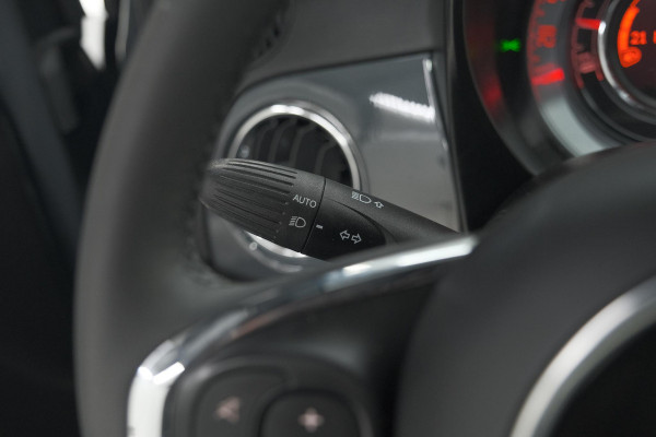Fiat 500 1.0 Hybrid Dolcevita | Panoramadak | Apple Carplay | Parkeersensoren | Climate Control
