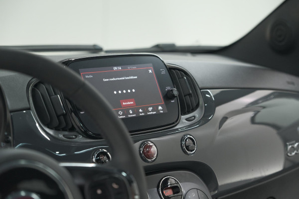 Fiat 500 1.0 Hybrid Dolcevita | Panoramadak | Apple Carplay | Parkeersensoren | Climate Control