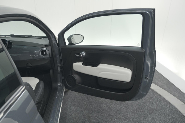 Fiat 500 1.0 Hybrid Dolcevita | Panoramadak | Apple Carplay | Parkeersensoren | Climate Control
