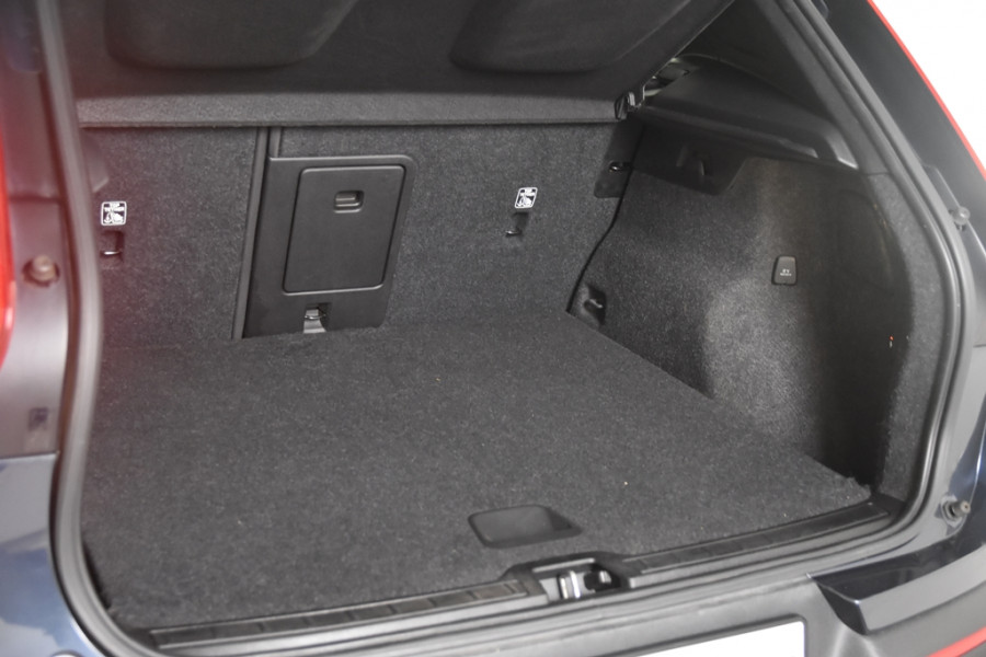 Volvo XC40 1.5 T4 Recharge Inscription *1ste Eigenaar*Navigatie*Trekhaak*