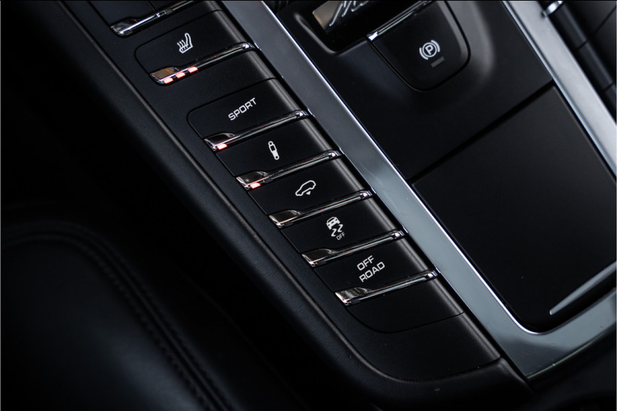 Porsche Macan 3.0 S - Facelift l Carbon l Alcantara Hemel l Panorama | Luchtv. | Elek. Trekhaak