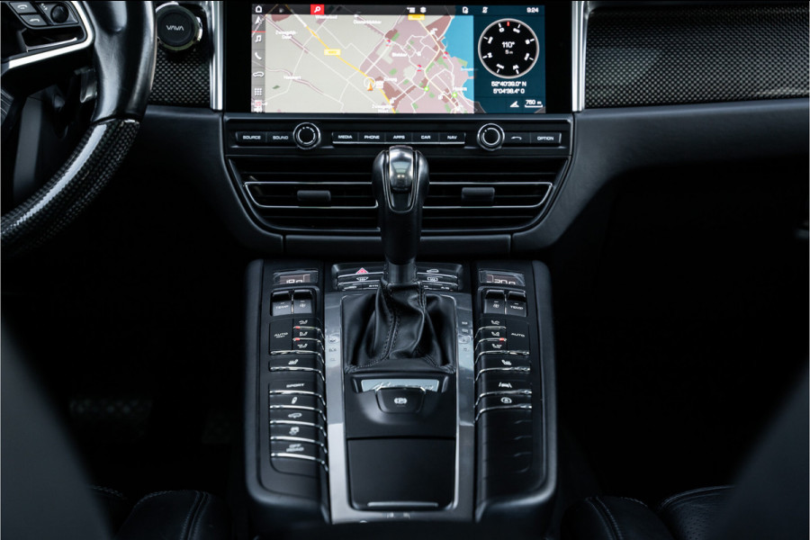 Porsche Macan 3.0 S - Facelift l Carbon l Alcantara Hemel l Panorama | Luchtv. | Elek. Trekhaak