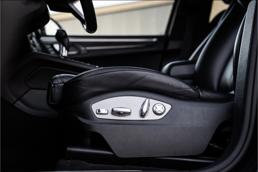 Porsche Macan 3.0 S - Facelift l Carbon l Alcantara Hemel l Panorama | Luchtv. | Elek. Trekhaak