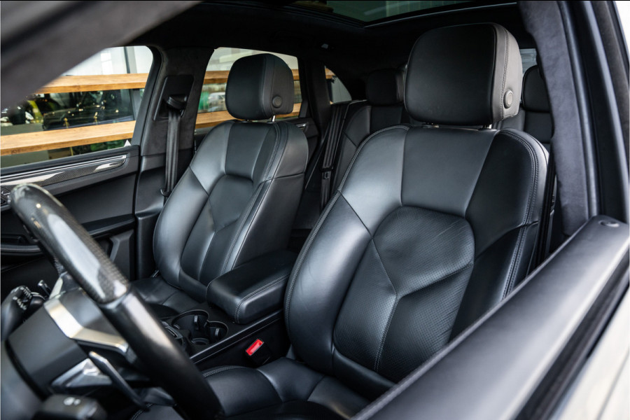 Porsche Macan 3.0 S - Facelift l Carbon l Alcantara Hemel l Panorama | Luchtv. | Elek. Trekhaak