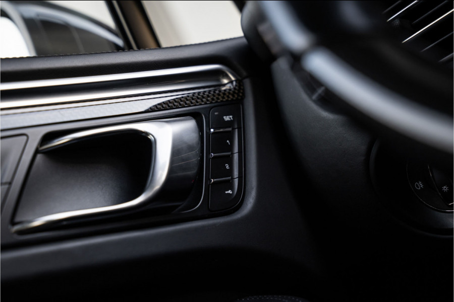 Porsche Macan 3.0 S - Facelift l Carbon l Alcantara Hemel l Panorama | Luchtv. | Elek. Trekhaak