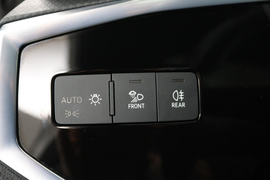 Audi Q3 Sportback 35 TFSI S-line (PANORAMADAK, CAMERA, CARPLAY, LEDER, LED, ELEKT. ACHTERKLEP)