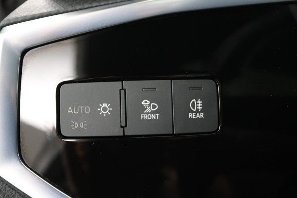 Audi Q3 Sportback 35 TFSI S-line (PANORAMADAK, CAMERA, CARPLAY, LEDER, LED, ELEKT. ACHTERKLEP)