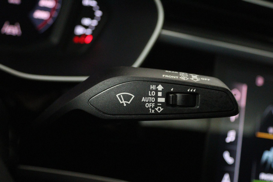 Audi Q3 Sportback 35 TFSI S-line (PANORAMADAK, CAMERA, CARPLAY, LEDER, LED, ELEKT. ACHTERKLEP)