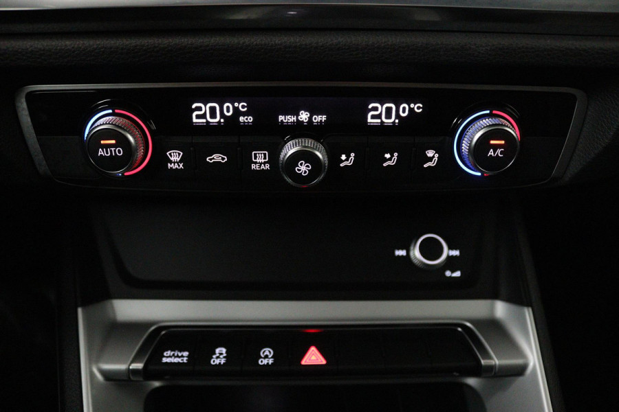 Audi Q3 Sportback 35 TFSI S-line (PANORAMADAK, CAMERA, CARPLAY, LEDER, LED, ELEKT. ACHTERKLEP)