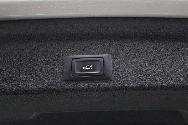 Audi Q3 Sportback 35 TFSI S-line (PANORAMADAK, CAMERA, CARPLAY, LEDER, LED, ELEKT. ACHTERKLEP)