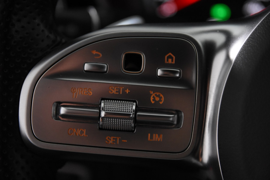 Mercedes-Benz C-Klasse 180 AMG Line *1ste eigenaar*Leer*2x AMG*Navigatie*