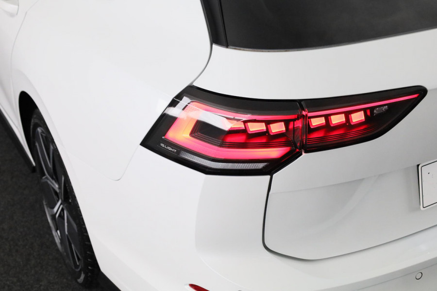 Volkswagen GOLF Variant R-Line-Edition 1.5 eTSI 85 kW / 116 pk Variant 7 v ersn. DSG
