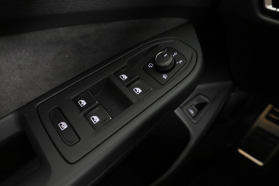 Volkswagen GOLF Variant R-Line-Edition 1.5 eTSI 85 kW / 116 pk Variant 7 v ersn. DSG