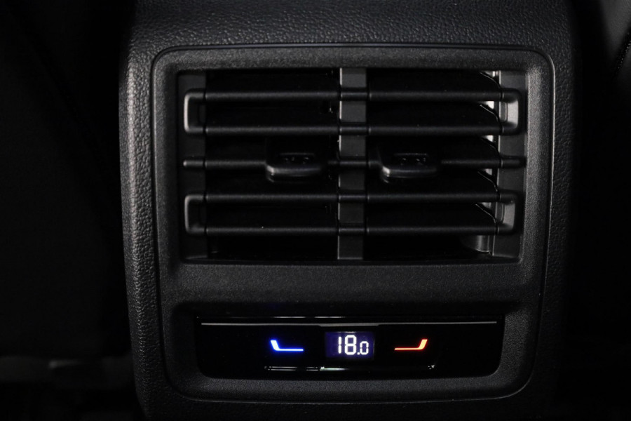 Volkswagen GOLF Variant R-Line-Edition 1.5 eTSI 85 kW / 116 pk Variant 7 v ersn. DSG