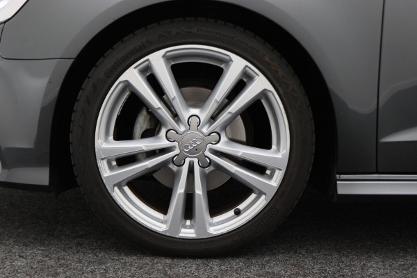 Audi A3 Sportback 35 TFSI CoD Advance Sport Automaat S Line, Panoramadak, Leer, Apple Carplay, Camera, LED