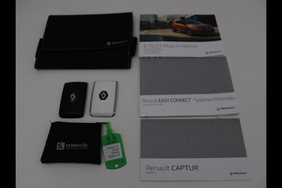 Renault Captur 1.6 E-Tech Plug-in Hybrid 160 Intens | Adaptive cruise | Stuurverwarming | Carplay | Full LED | Keyless | Navigatie | Parkeerhulp