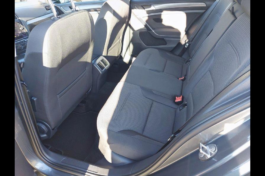 Volkswagen Golf 1.0 TSI Comfortline Business airco,cruise,navigatie,stoelverwarming,parkeersensoren,