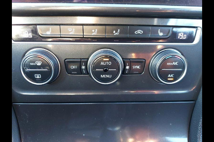 Volkswagen Golf 1.0 TSI Comfortline Business airco,cruise,navigatie,stoelverwarming,parkeersensoren,