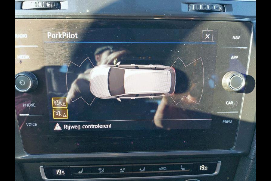 Volkswagen Golf 1.0 TSI Comfortline Business airco,cruise,navigatie,stoelverwarming,parkeersensoren,