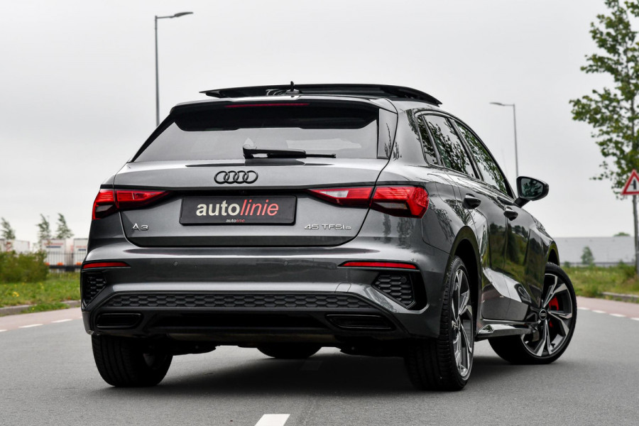 Audi A3 Sportback 45 TFSI e S edition Competition. BTW, Pano, Keyless, Sfeer, Camera, CarPlay!