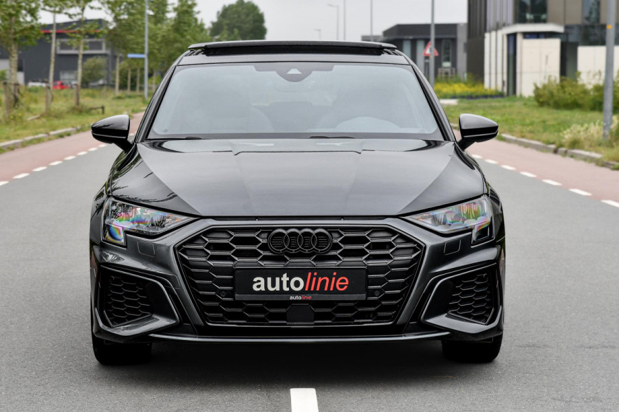 Audi A3 Sportback 45 TFSI e S edition Competition. BTW, Pano, Keyless, Sfeer, Camera, CarPlay!