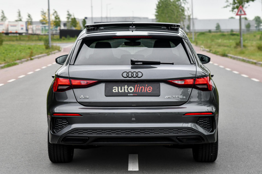 Audi A3 Sportback 45 TFSI e S edition Competition. BTW, Pano, Keyless, Sfeer, Camera, CarPlay!