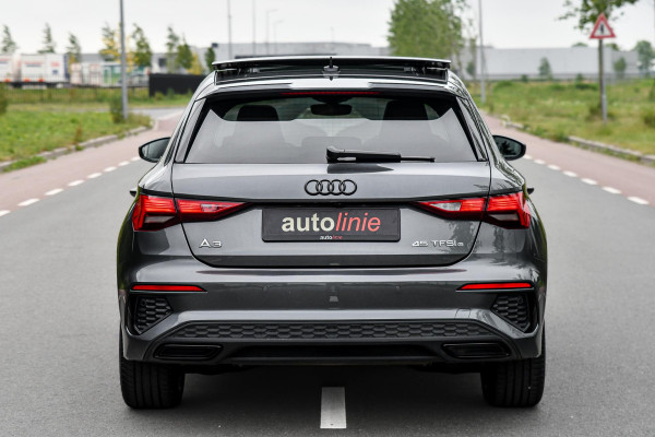 Audi A3 Sportback 45 TFSI e S edition Competition. BTW, Pano, Keyless, Sfeer, Camera, CarPlay!
