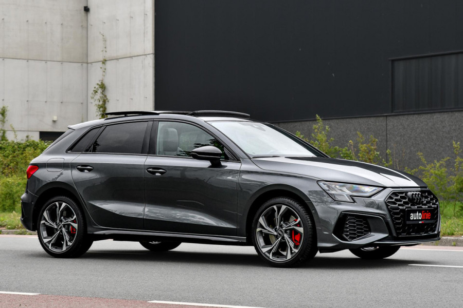 Audi A3 Sportback 45 TFSI e S edition Competition. BTW, Pano, Keyless, Sfeer, Camera, CarPlay!