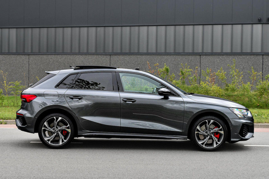 Audi A3 Sportback 45 TFSI e S edition Competition. BTW, Pano, Keyless, Sfeer, Camera, CarPlay!