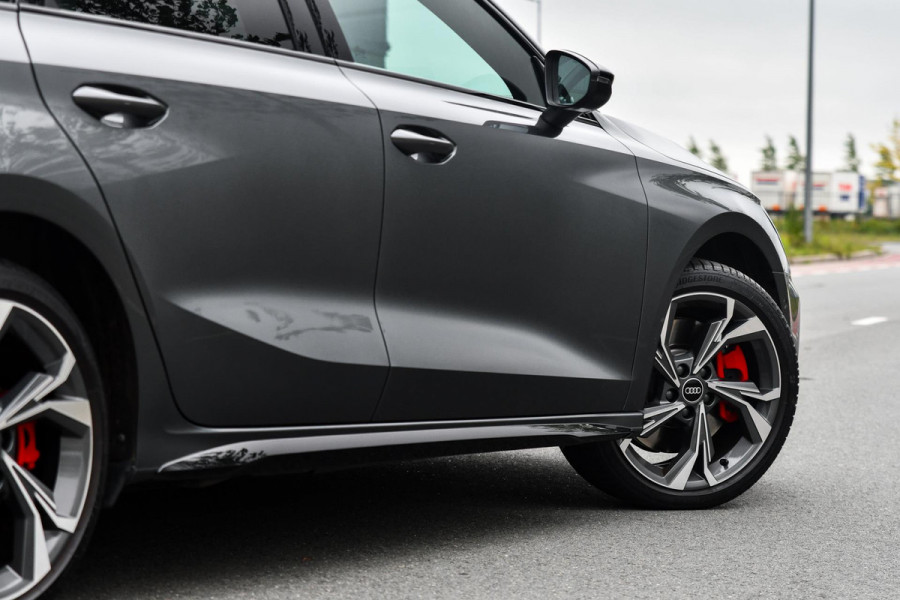 Audi A3 Sportback 45 TFSI e S edition Competition. BTW, Pano, Keyless, Sfeer, Camera, CarPlay!