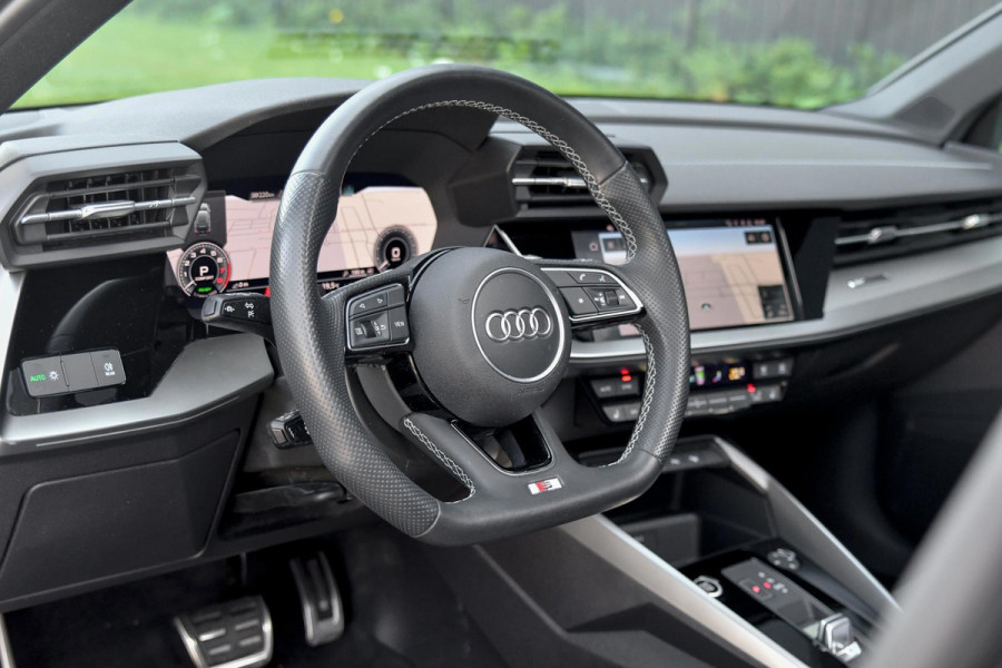 Audi A3 Sportback 45 TFSI e S edition Competition. BTW, Pano, Keyless, Sfeer, Camera, CarPlay!