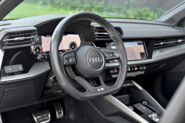 Audi A3 Sportback 45 TFSI e S edition Competition. BTW, Pano, Keyless, Sfeer, Camera, CarPlay!