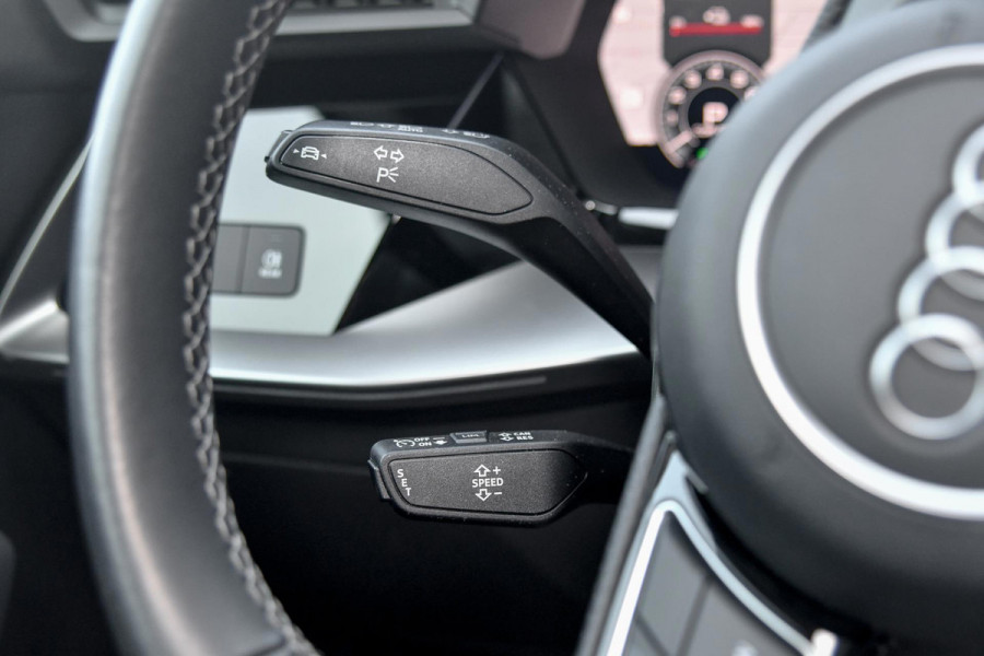 Audi A3 Sportback 45 TFSI e S edition Competition. BTW, Pano, Keyless, Sfeer, Camera, CarPlay!