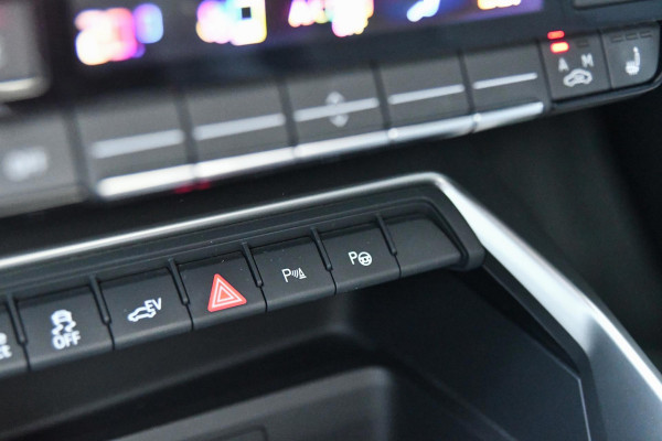 Audi A3 Sportback 45 TFSI e S edition Competition. BTW, Pano, Keyless, Sfeer, Camera, CarPlay!