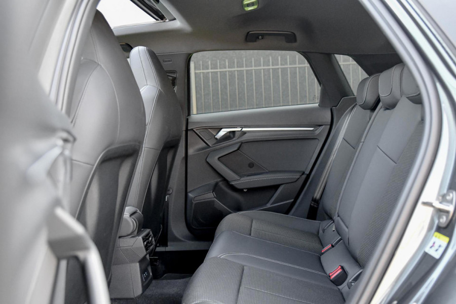 Audi A3 Sportback 45 TFSI e S edition Competition. BTW, Pano, Keyless, Sfeer, Camera, CarPlay!