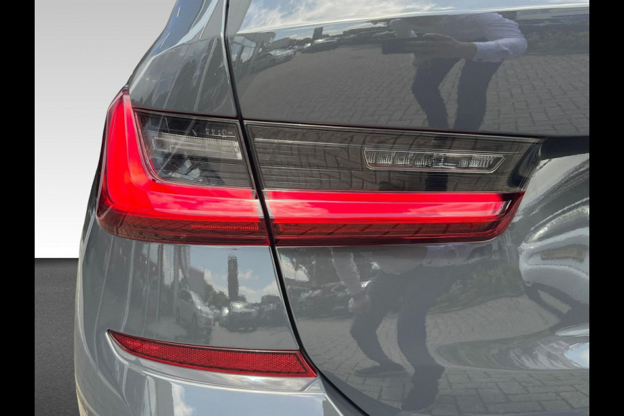 BMW 3 Serie Touring 330e High Executive  | M Sport | dealer onderhouden