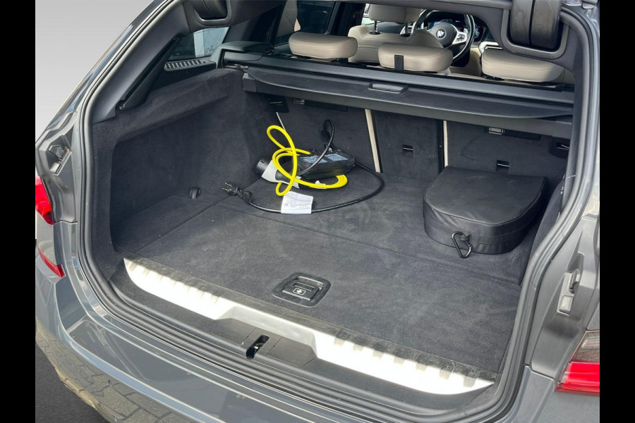 BMW 3 Serie Touring 330e High Executive  | M Sport | dealer onderhouden