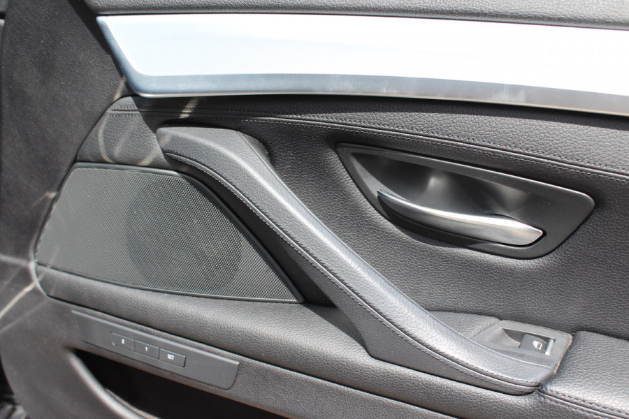 BMW 5 Serie 520i Luxury Edition AUTOMAAT VOL LEDER MULTI MEDIA DEALER ONDERHOUDEN