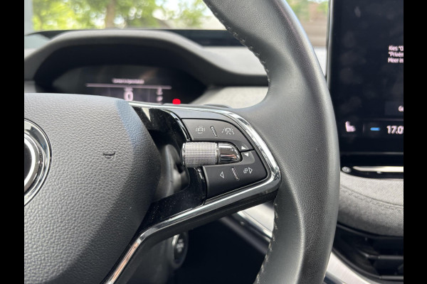 Škoda ENYAQ iV 80 Loft ELEKTRISCHE TREKHAAK | CAMERA | HEAD UP